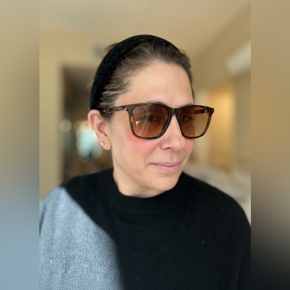 Gucci Tortoise shell Sunglasses for Women. - Picture 4 of 7